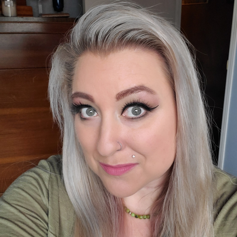 Meet your Posher, Larisa